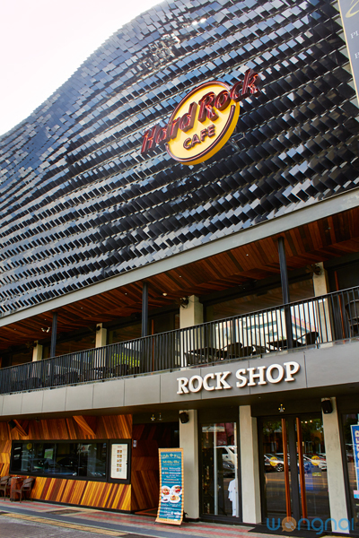 แฮงเอ้าท์สุดชิล สไตล์ร็อกเกอร์ ครบทั้งดนตรีและรสชาติที่ Hard Rock Cafe กรุงเทพฯ